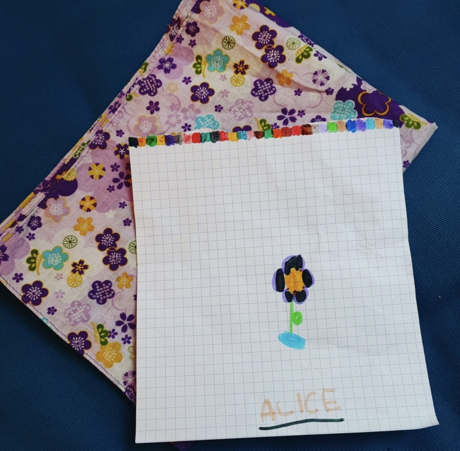 Dessin d’une fleur offert à Namidō par Alice, 3 ans